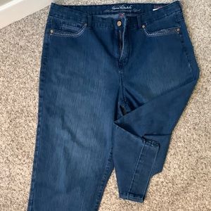 Gloria Vanderbilt All Around Slimming Effect Capri